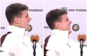 Roland Garros, crampi per Mensik… in conferenza stampa