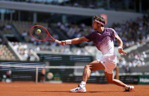 Roland Garros, paura per raccattapalle: Svajda lo colpisce, cos’è successo