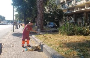 Roma, ripulite le aiuole nel degrado intorno alla Nuvola: l’intervento dopo la denuncia dell’Adnkronos