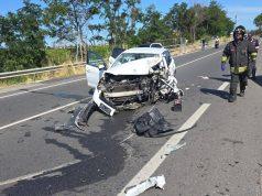 Scontro tra auto e camion sulla 106 jonica nel cosentino: un morto e due feriti