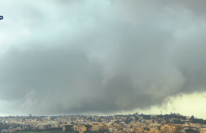 Tromba d’aria a Roma, alberi e rami caduti ma nessun ferito – il video del vortice