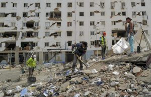 Venezuela, salvati padre e figlio a quattro giorni dal terremoto. Corsa contro il tempo