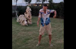 Cattelan non sarà a ‘Ballando con le Stelle’, la smentita arriva via social