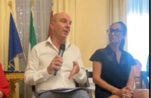 Shorts della Camici troppi corti, bufera sulla testa di Luca Ribechini
