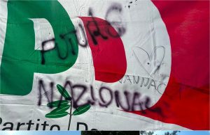Scritte vandaliche e inneggianti a Vannacci alla festa del Partito Democratico di Volterra