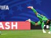 Mondiali, Mpasi show nel primo tempo contro l’Inghilterra: chi è il portiere del Congo