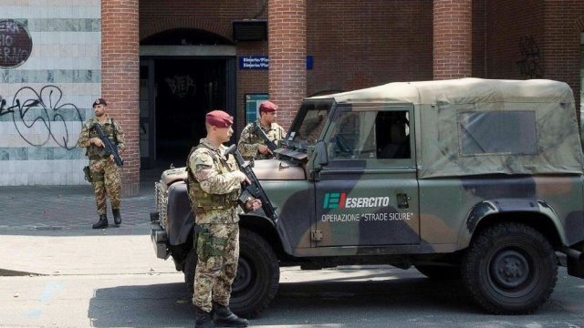 Strade Sicure. Paracadutisti in Stazione (repertorio)-2