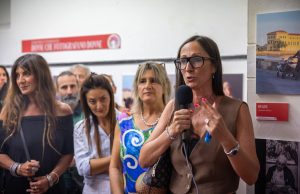 La vicesindaca Camici replica a Ribechini: “Giudicare una donna dal suo abbigliamento è una sconfitta culturale. Ora basta polemiche”