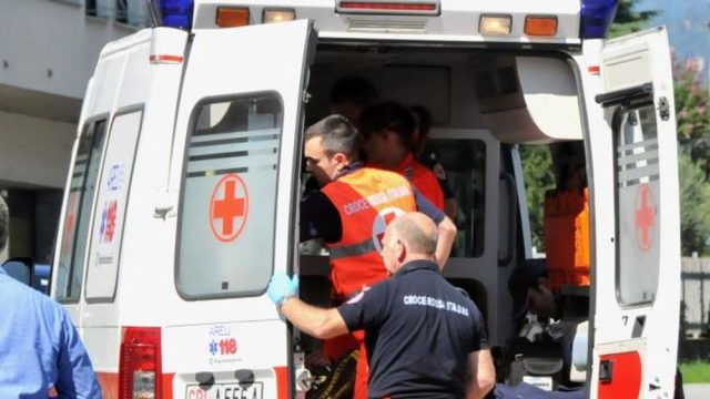 ambulanza-del-118-durante-il-soccorso-2